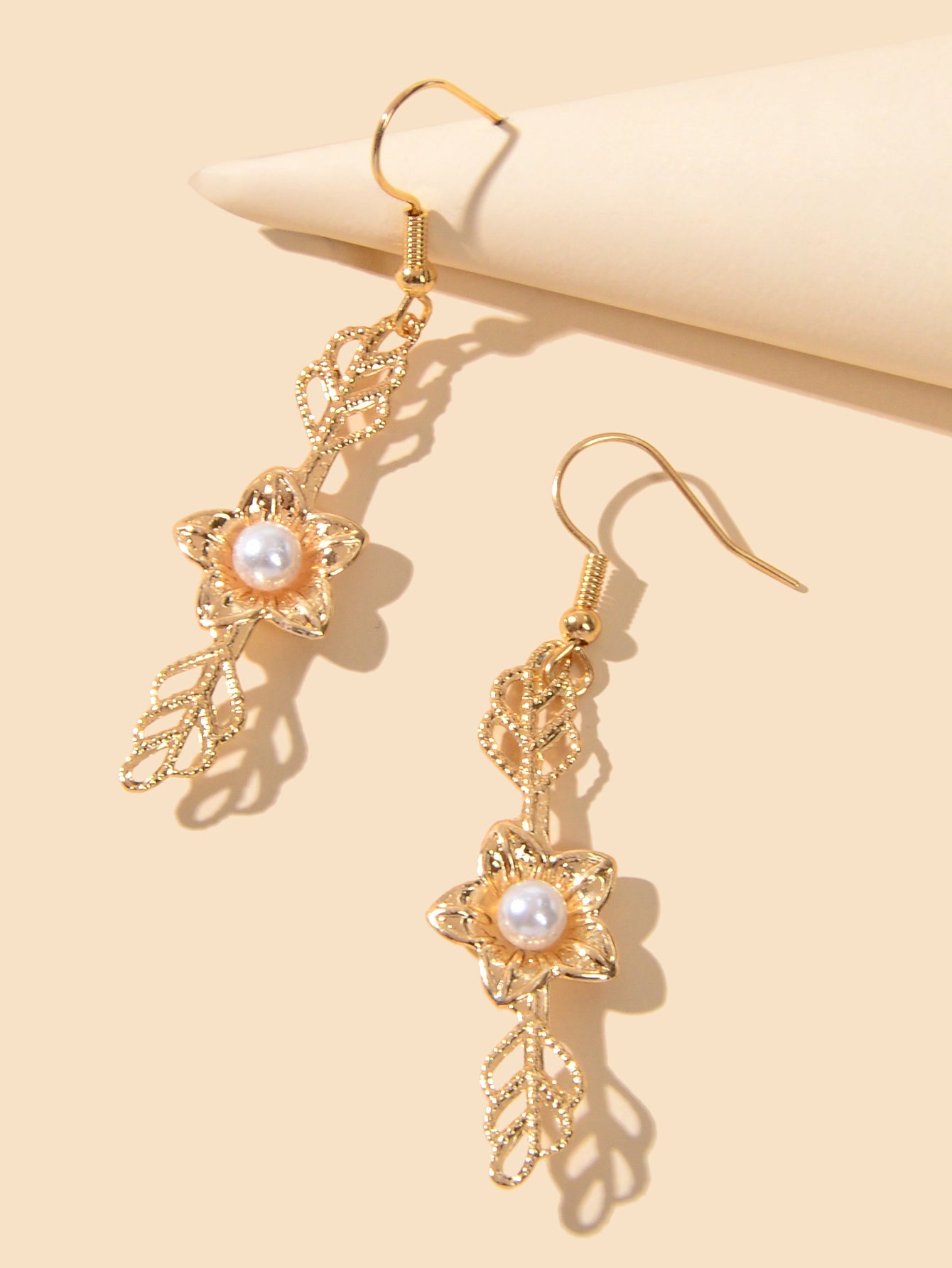 Retro Pearl Decor Gold Leaf Flower Dangle Earrings Wedding Engagement Jewellery