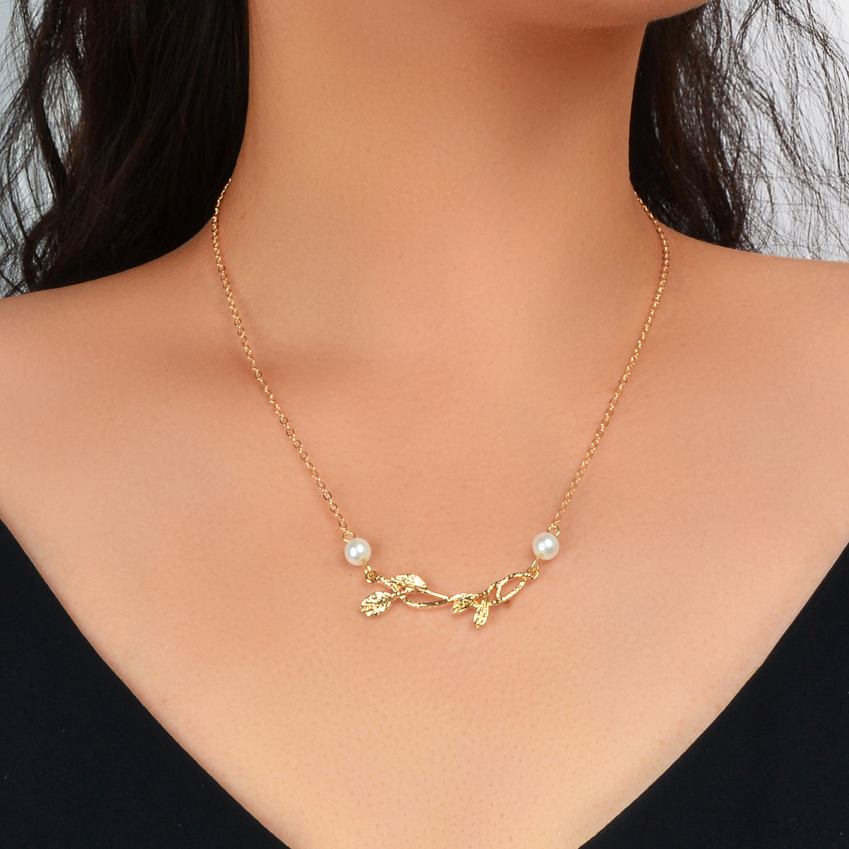 Designer Stylish Jewellery Gold Chain Pearl Decoration Gold Leaf Charm Necklace