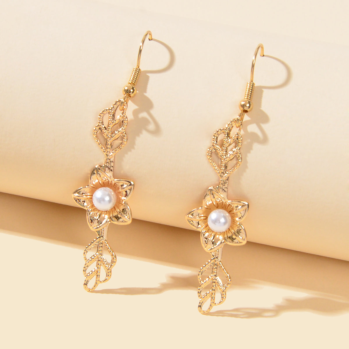 Retro Pearl Decor Gold Leaf Flower Dangle Earrings Wedding Engagement Jewellery