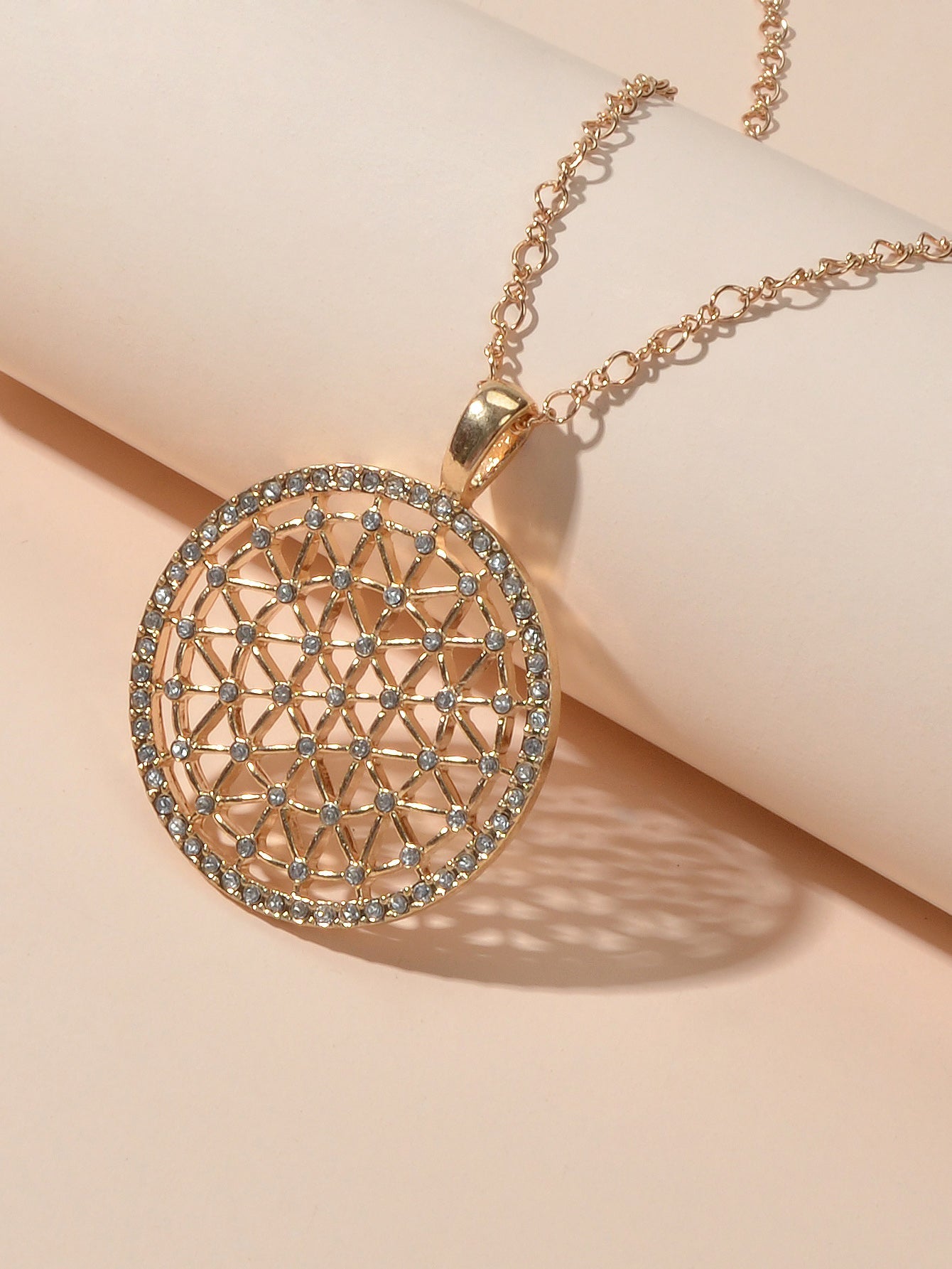 Good Quality Jewellery Gold Chain Rhinestone Decor Hollow Round Pendant Necklace