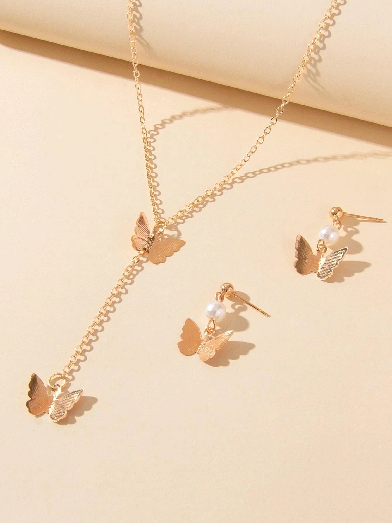 Jewellery set Pearl Decor Gold Butterfly Pendant Necklace Dainty Drop Earrings