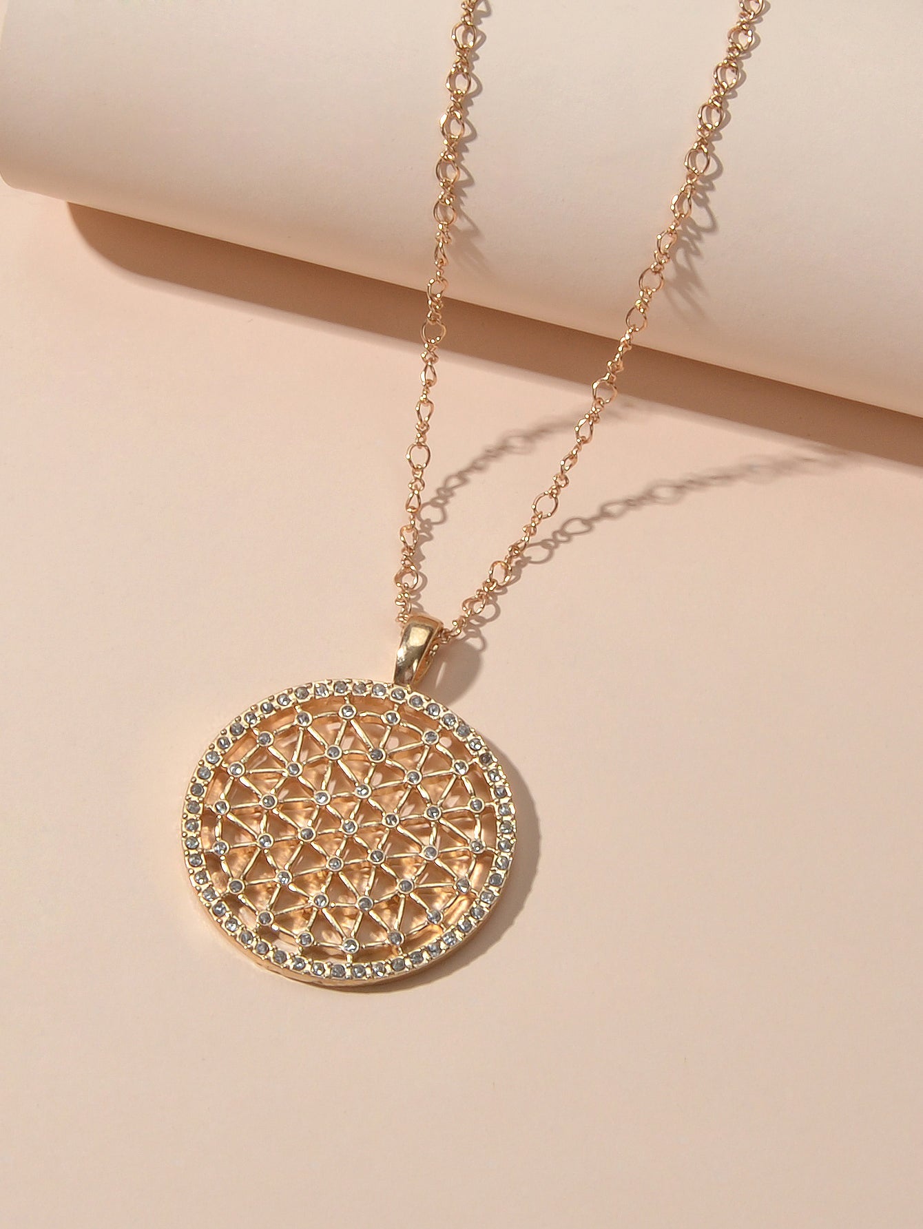Good Quality Jewellery Gold Chain Rhinestone Decor Hollow Round Pendant Necklace